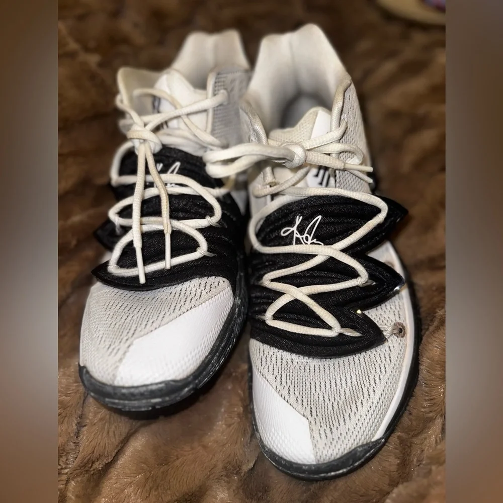 Nike Kyrie 5 Oreo - AO2918-100 Men’s US 8